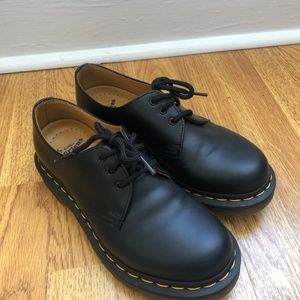 Dr. Martens Women's 1461 W Three-Eye Oxford Shoe